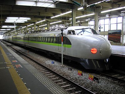 小生の世代にとって、新幹線と言えばやっぱりコレ！色は違っているのがちょっとざんねーん！